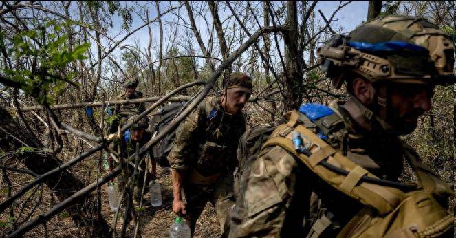 皇冠信用网APP下载_红军城大势已去皇冠信用网APP下载，乌军士兵倒戈投俄后，公开宣布泽连斯基才是乌克兰的敌人