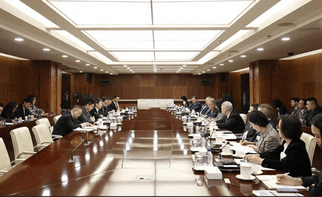 皇冠信用网在线申请_美方代表团来到北京皇冠信用网在线申请，跟李成钢部长直接对上线，说起话来客客气气的